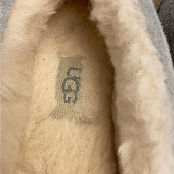 UGG Ansley slipper, preowned, gently used, sz. 8 - Picture 2 of 5